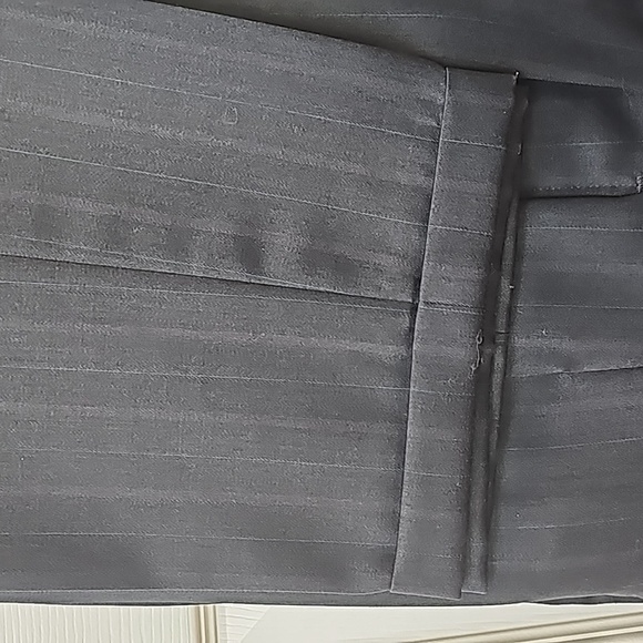 Beautiful man's 2 pce suit. - Picture 9 of 13